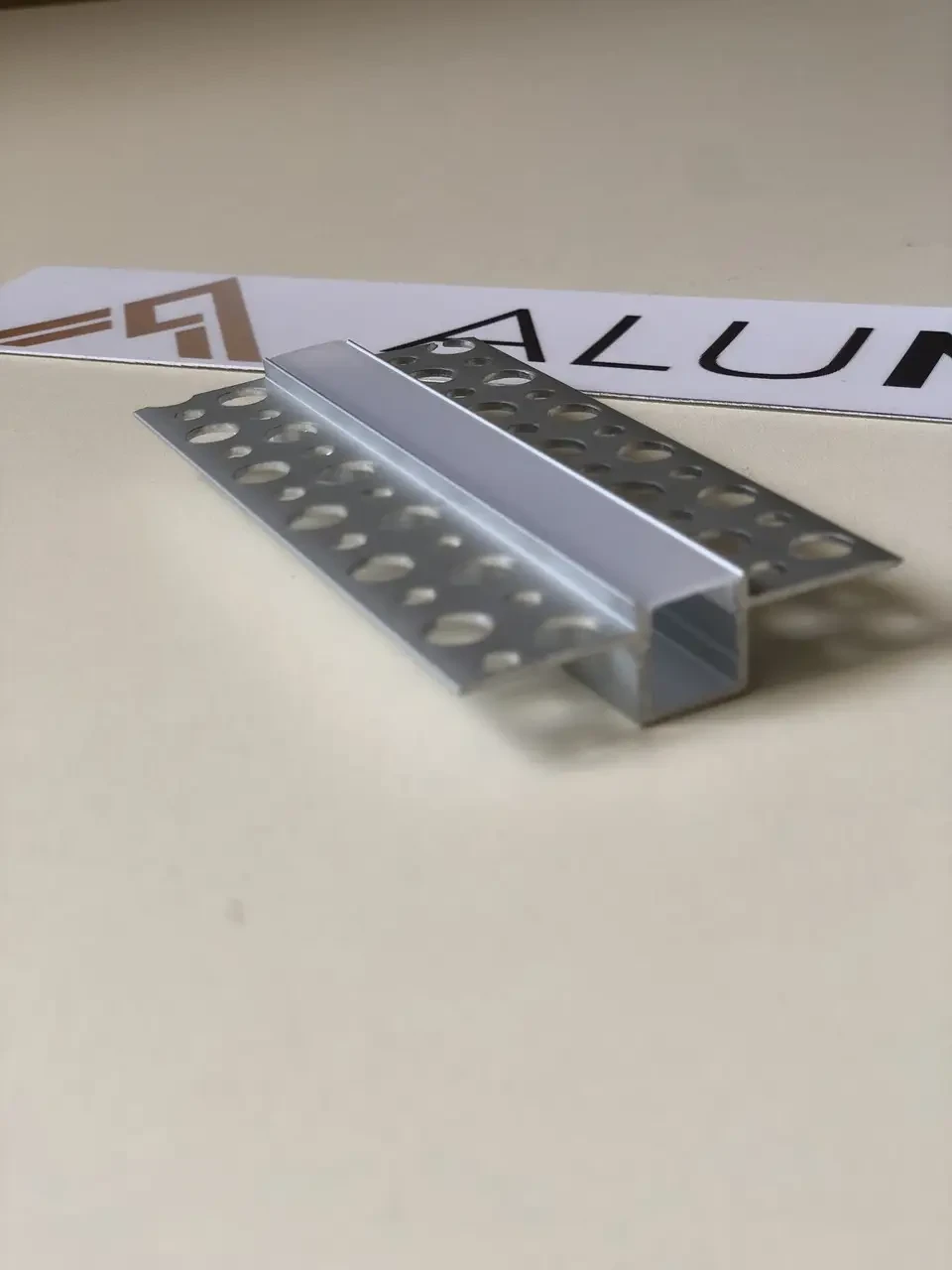 Врізний профіль для гіпсокартону з лед каналом 53X13,2X14