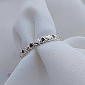 Срібна каблучка з сердечками та чорними фіанітами тонка