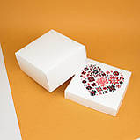 Коробки для упаковки подарунків 195*195*97 мм Подарункові коробки під патріотичні сувеніри "Вишиванка", фото 3