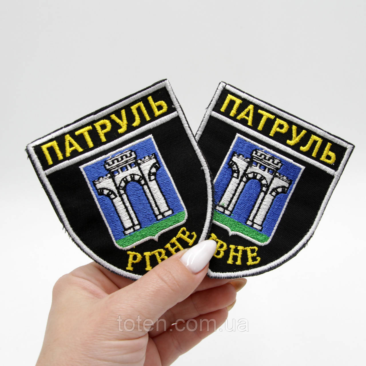 Вишитий шеврон Патруль Рівне, нашивка-патч різнокольорова з брамою Рівне, якісний шеврон для поліції