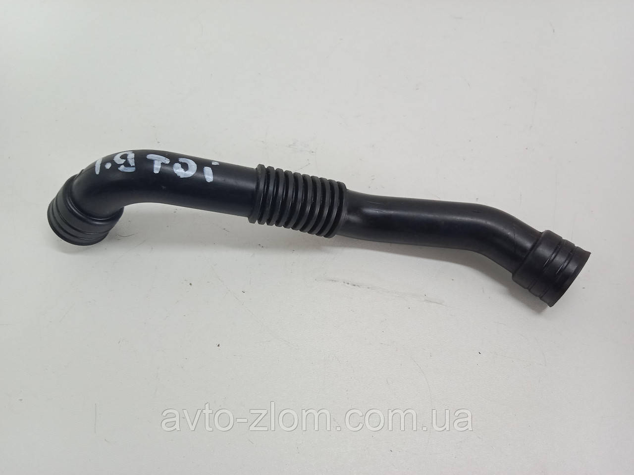 Трубка вентиляції картера Volkswagen Passat B5, Пасат Б5. 038103493AD.