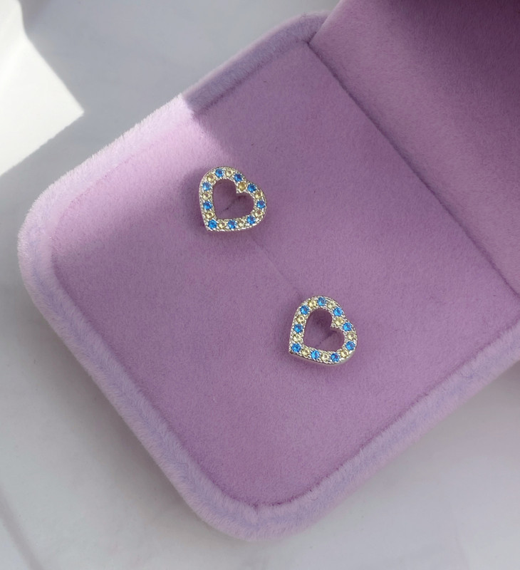 Срібні сережки гвоздики жіночі з жовто-блакитними фіанітами "Серце" Сережки срібло, фото 1