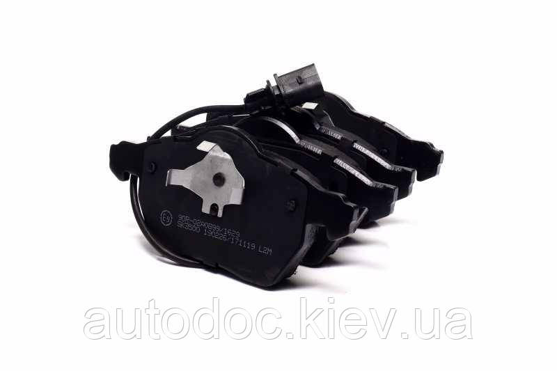 Колодка гальм. диск. AUDI A4, A6, SKODA SUPERB, VW PASSAT передн. (вир-во LPR), арт.05P1119
