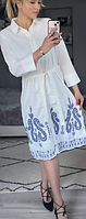 Стильное женское вышитое белое платье с яркой синей вышивкой, длинные рукава размер S, M, L