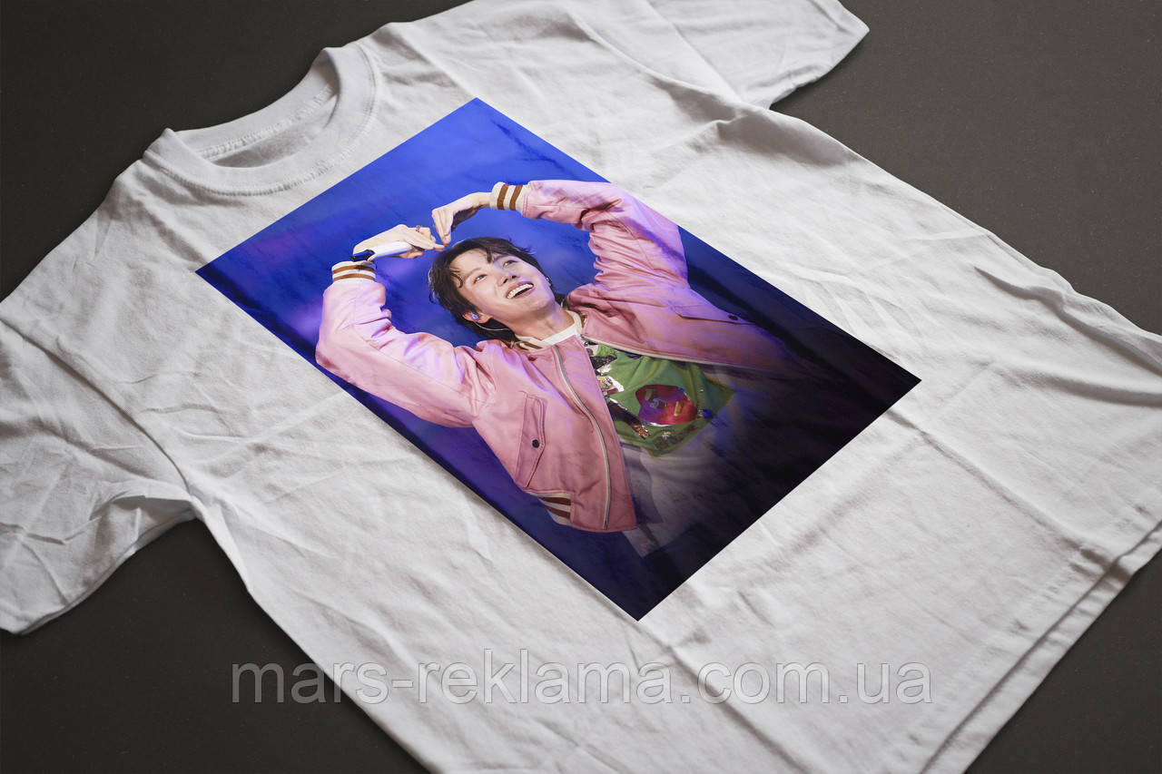 Футболка з принтом BTS