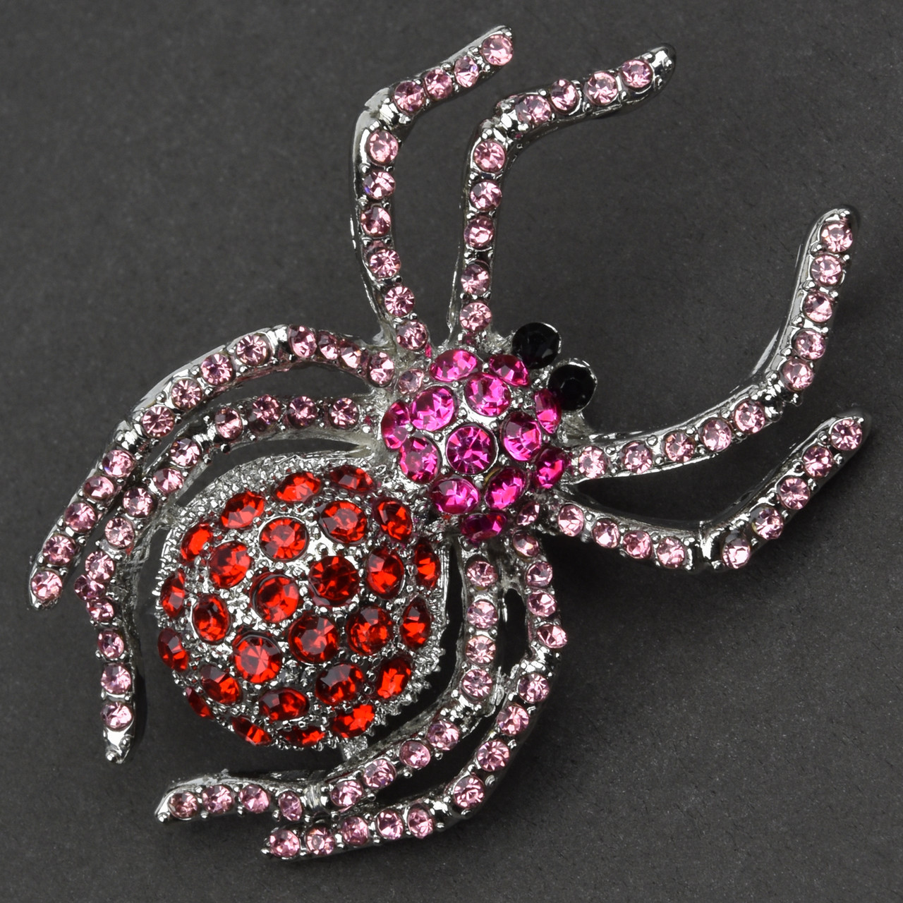 Брошка металева на сріблястій основі павук із різнокольоровими кришталевими камінчиками розмір 50х30 мм