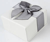 Красивая подарочная коробка с бантиком, коробочка для украшений, квадратная, 6*6*4 см (кремовая)