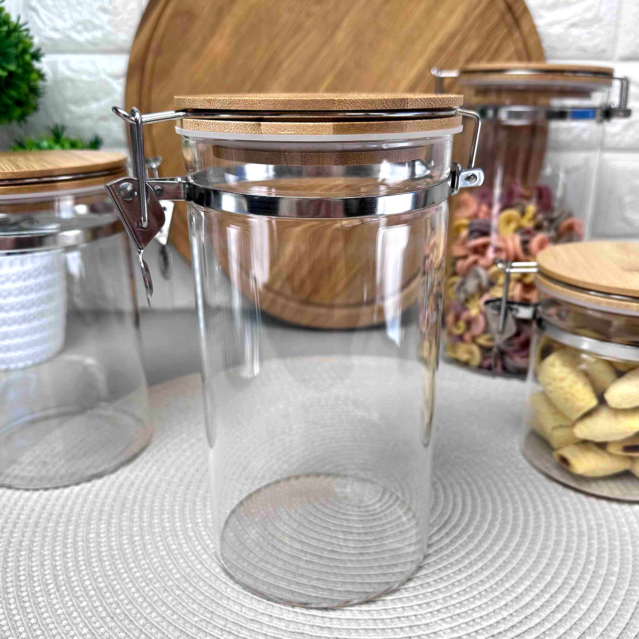 Висока банка для сипучих продуктів 1.1л з бамбуковою кришкою на клямці