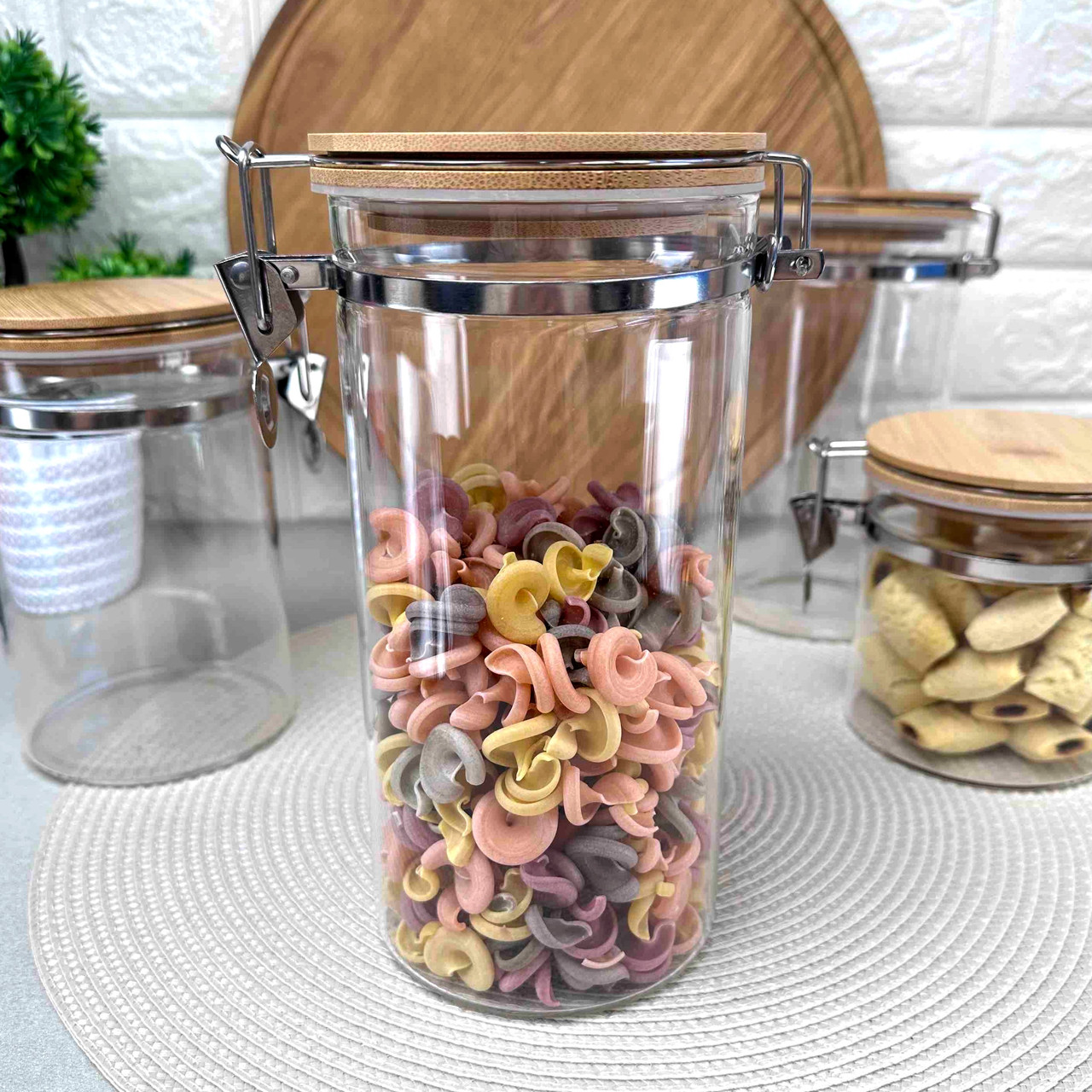 Висока банка для сипучих продуктів 1.25л з бамбуковою кришкою на клямці, фото 1