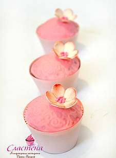 Капкейки мастичні в рожевому кольорі