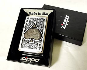 Оригінальна запальничка ZIPPO 49637 Ace Of Spades Emblem Піковий туз на подарунок