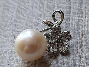 Срібна підвіска з перлами