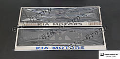 Рамка під номерний знак з написом "Kia Motors"