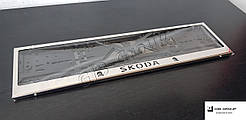 Рамка номерного знаку з написом і логотипом "Skoda+Logo"