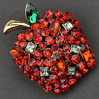 Брошь металлическая на золотистой основе яблочко с красными рубиновыми кристаллами размер 40х30 мм