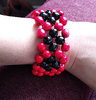 Красивий жіночий дерев'яний браслет