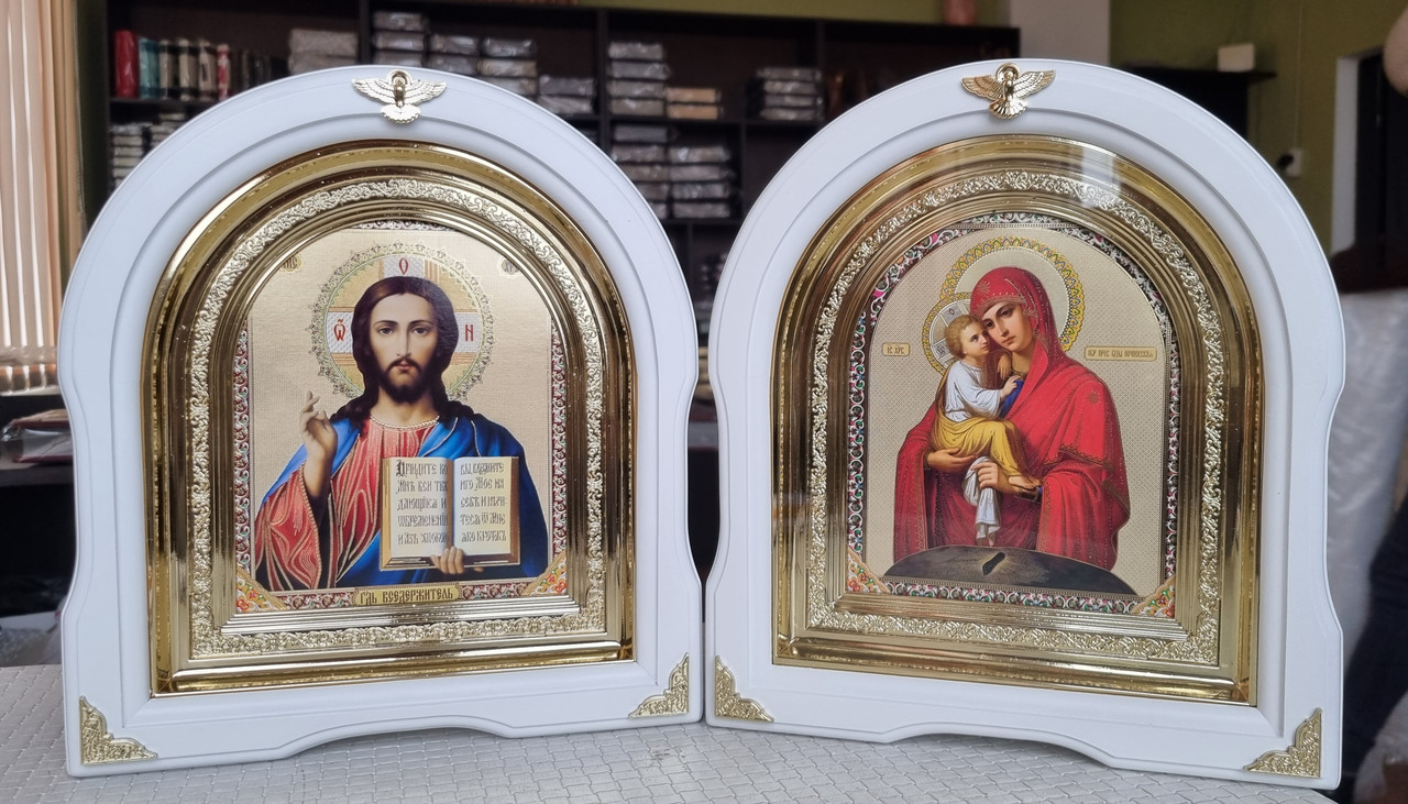 Догляд за іконами та їх зберігання: основні правила