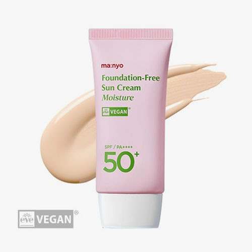 Тонирующий санскрин с нежной текстурой Manyo Factory Foundation-Free Sun Cream Moisture SPF50+/PA++++