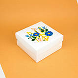 Коробка Подарункова Патріотична з Гербом 195*195*97 мм Коробочки для весільного короваю, фото 2