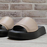 Жіночі шкіряні сабо із широким верхом на плоскій підошві, фото 2