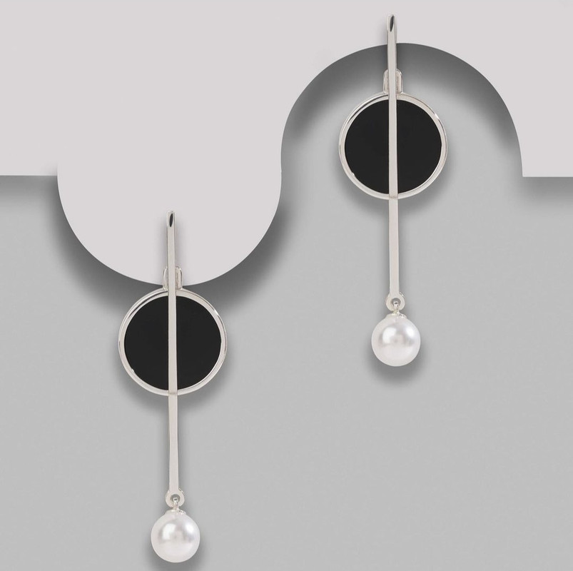 Довгі срібні сережки жіночі з оніксом і перлами "Джеральдіна" Сережки зі срібла 925 проби
