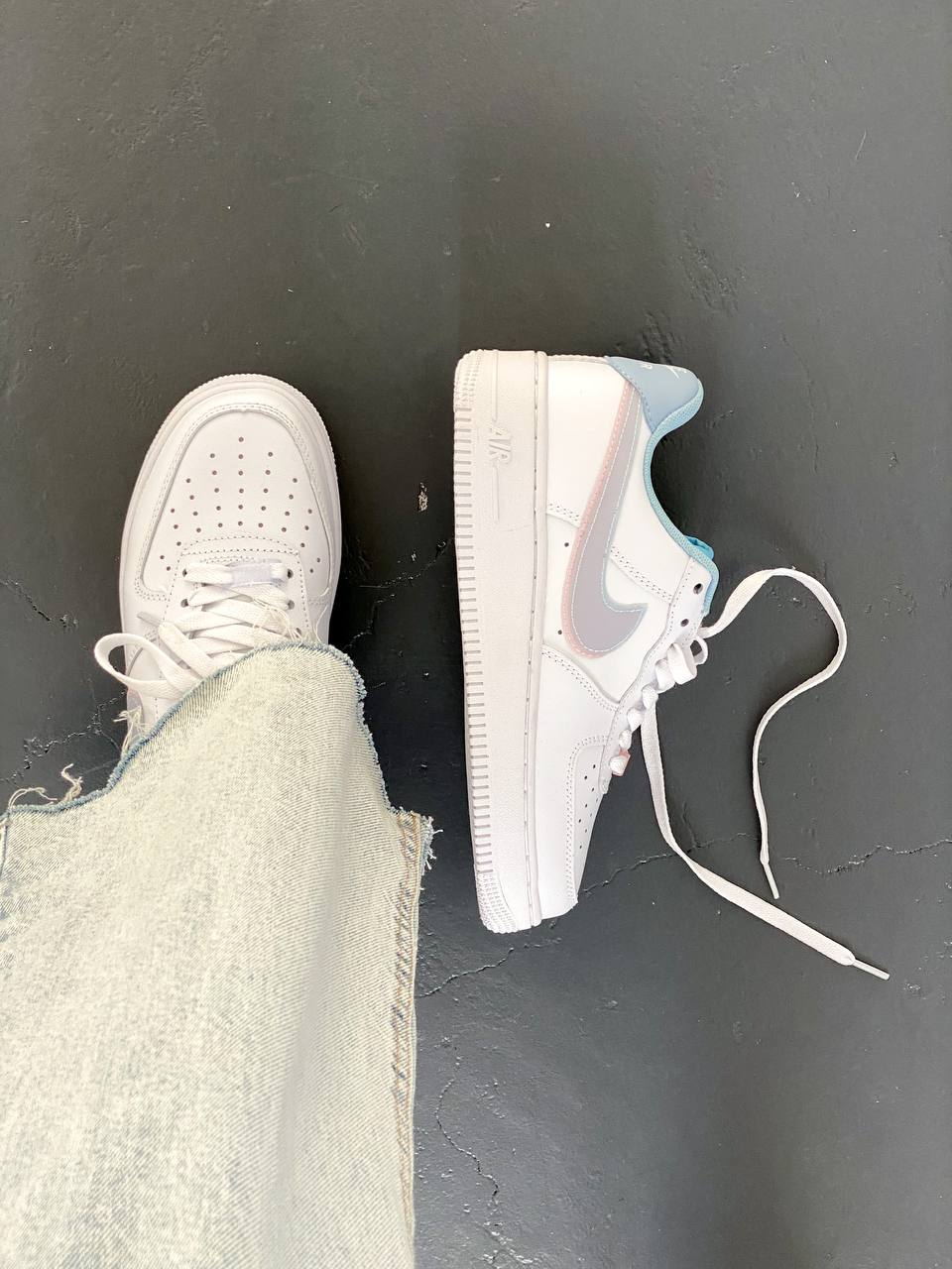 White and peach hotsell air force ones