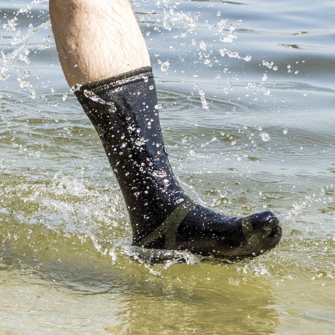 Шкарпетки водонепроникні S, із зеленою смужкою, для туризму, і шанувальники активного відпочинку на природі.