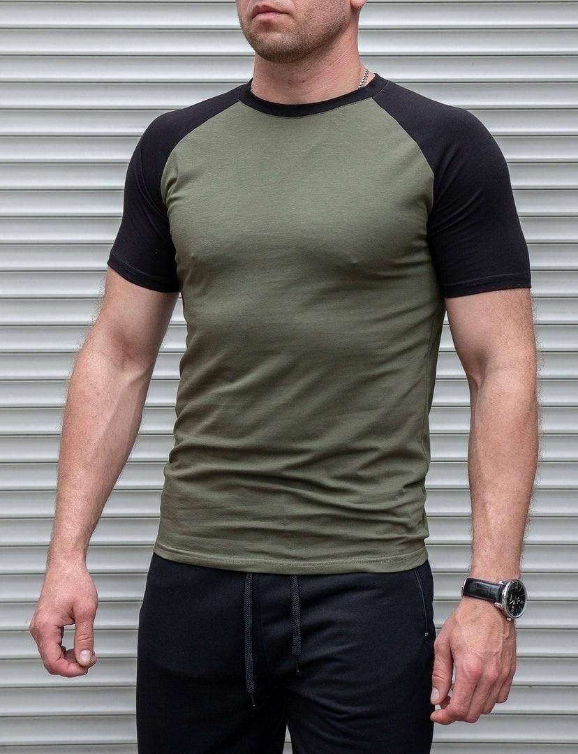 Чоловіча базова футболка хакі з чорними рукавами бавовняна однотонна на літо, фото 1