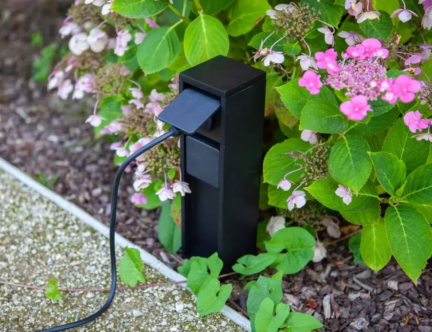 Столбик с розеткой уличный низкий черный 3500W IP54 LUTEC Mains 80*80*310mm 9702201012, фото 4