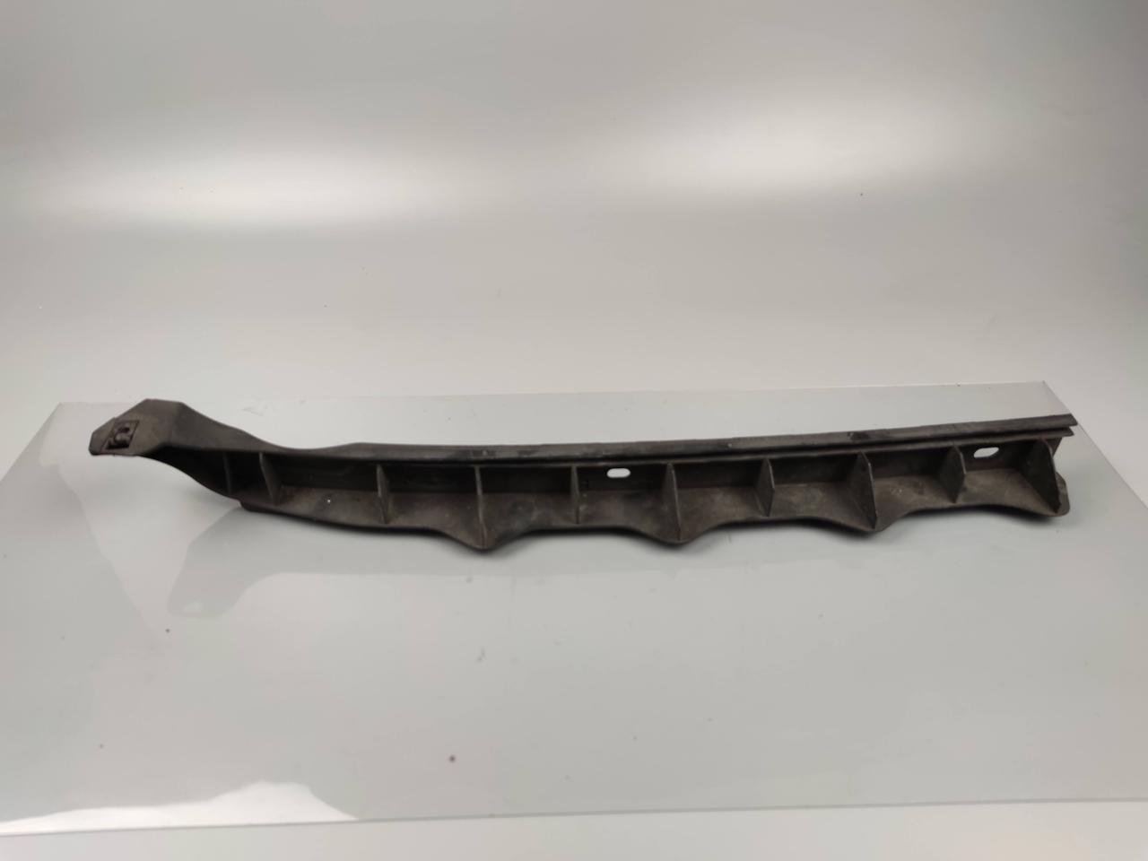 Кронштейн заднього бампера лівий Skoda Octavia 1Z5807863