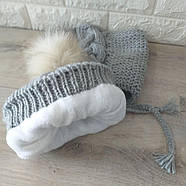 Комплект дитячий унісекс в'язані шапка на зав'язках з помпоном і снуд Сірий (KG-9405), фото 3