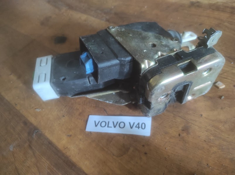 Б/у Замок дверей задній лівий для Volvo V40 1996-2004
