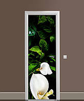 Вінілова наклейка на двері Білі Калли (плівка ПВХ, що самоклеїться) квіти пальми Зелений 60х180 см