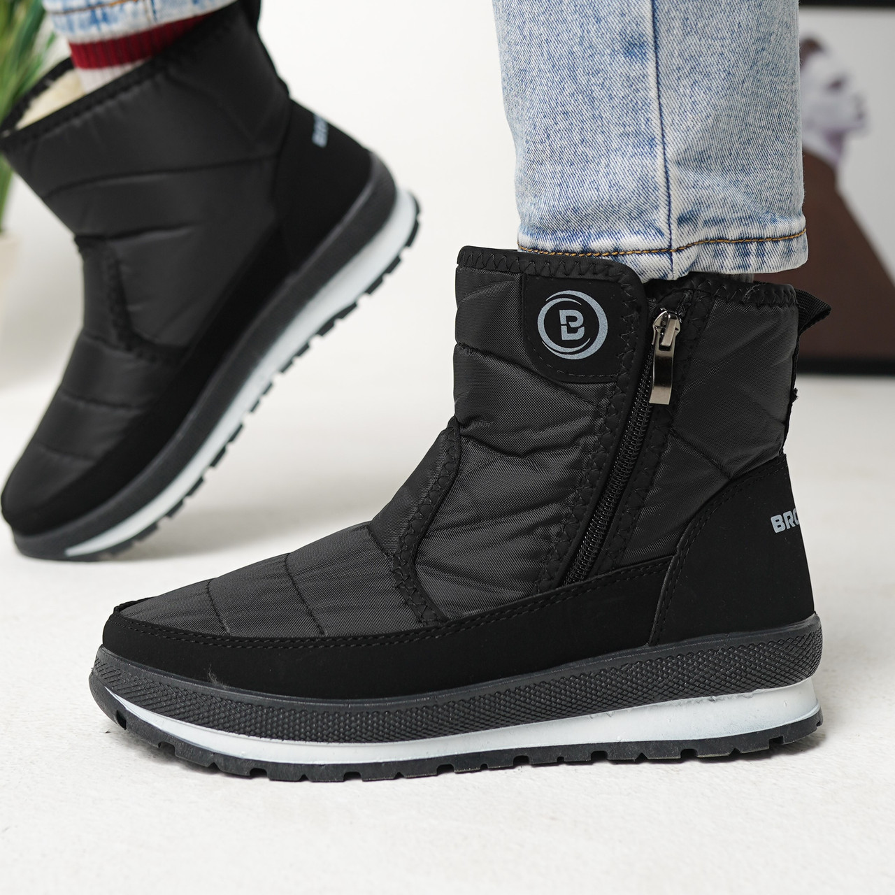 Зимові жіночі дутики чорного кольору