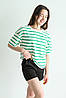 Комплект для дівчинки на літо біла футболка зелена смужка та короткі шорти чорного кольору, фото 4