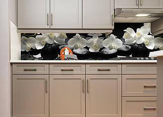 Кухонний фартух Білі орхідеї на чорному тлі (наклейка вінілова скіналі для кухні самоклеюча) 600*2000 мм