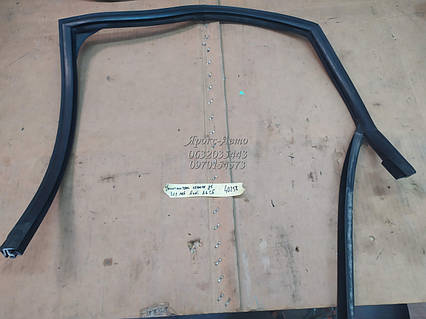 УПЛОТНИК СТЕКЛА ДВЕРЬ ЗАД ЛАВА AUDI A6 C4 000040258