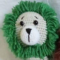 Вязанная мягкая игрушка Лев с Зелёной гривой (высота 34 см, пряжа: акрил, наполнитель: холлофайбер)