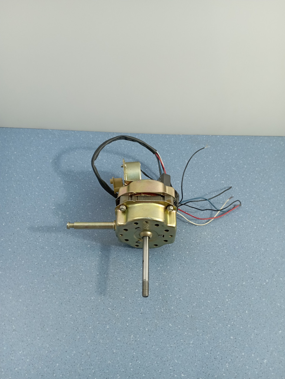 Мотор для вентилятора поворотний універсальний 40W