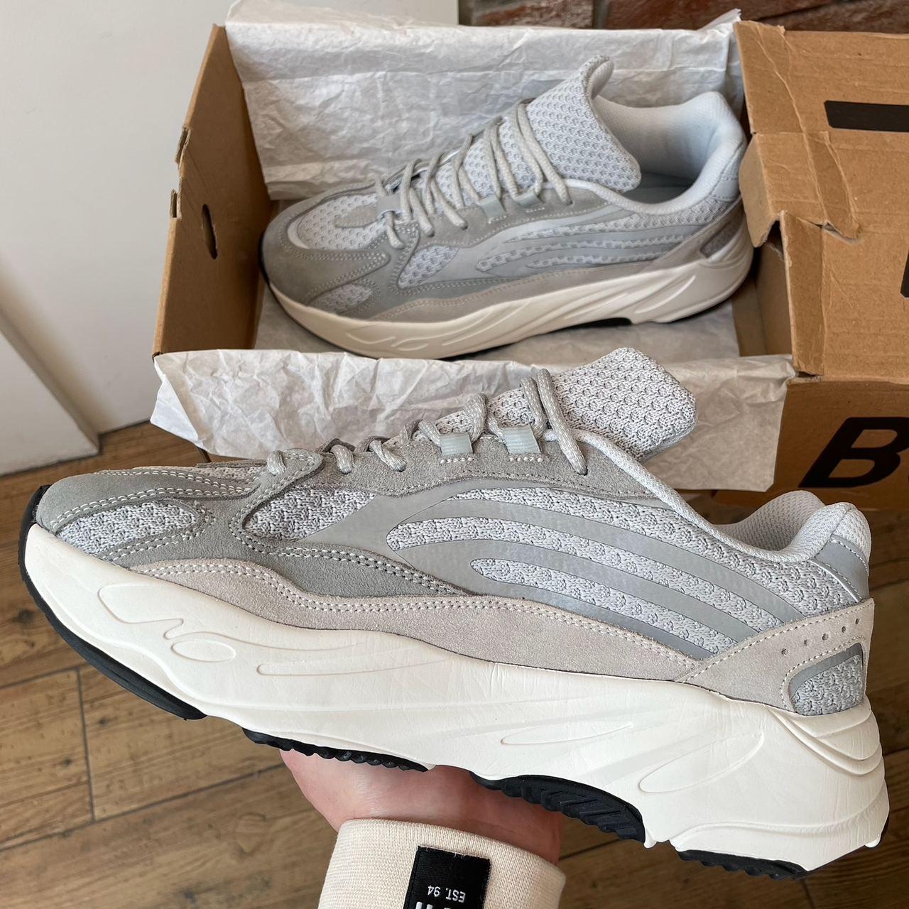 Чоловічі спортивні кросівки Yeezy Boost 700 v2 Static (сірі) стильні кроси 0541v Ізі vkross