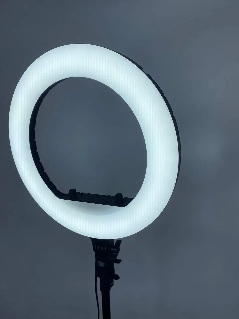 Кольцевая лампа 36 см для визажи лампа для косметолога и бровиста, Лампа кольцевая для мастера маникюра Профес - фото 10 - id-p1876774330