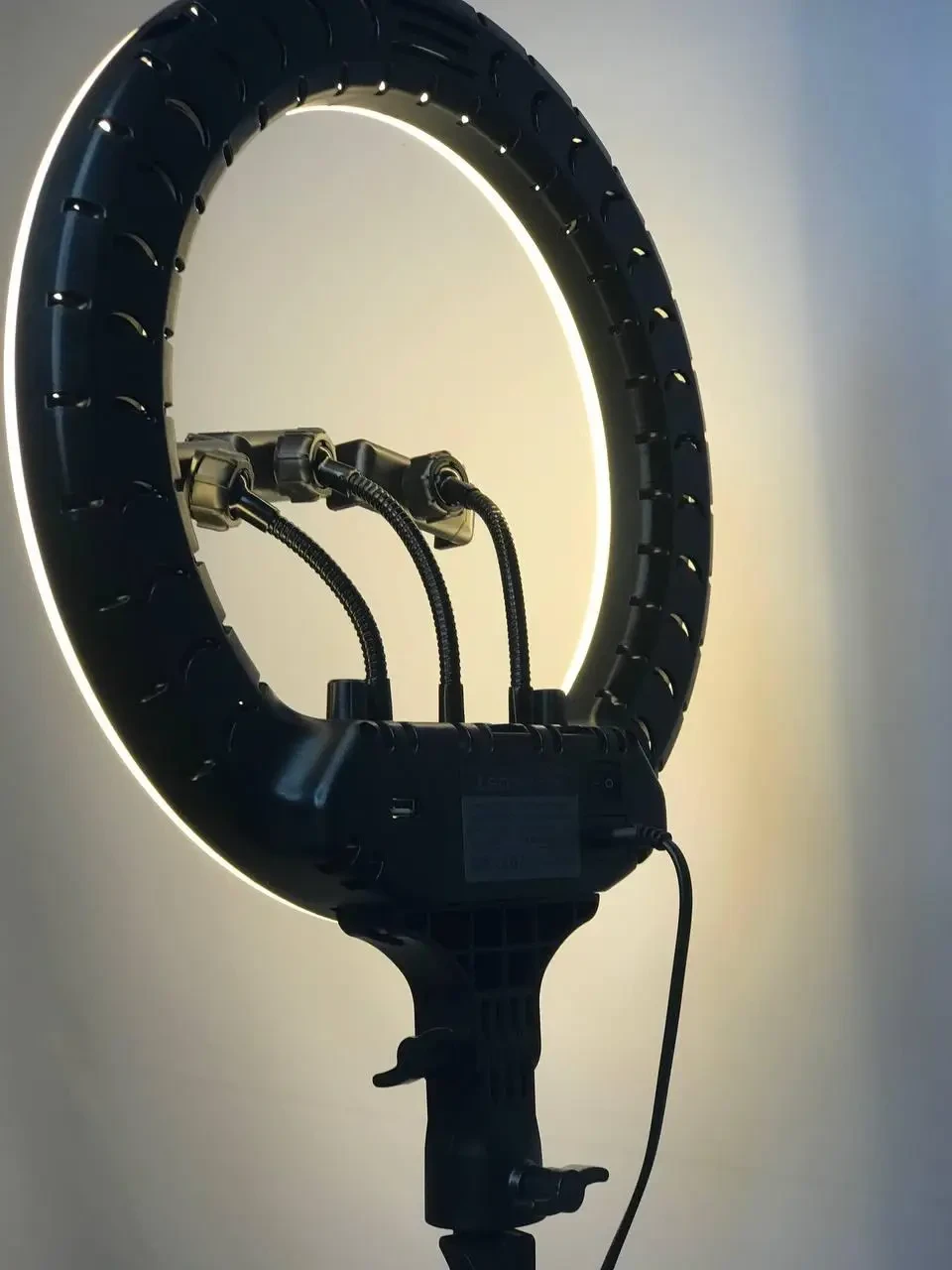 Лампа кольцевая RL-14 (36 см) для мастера маникюра, кольцевая лампа для косметолога и бровиста, лампа бьюти 36 - фото 4 - id-p1876806043