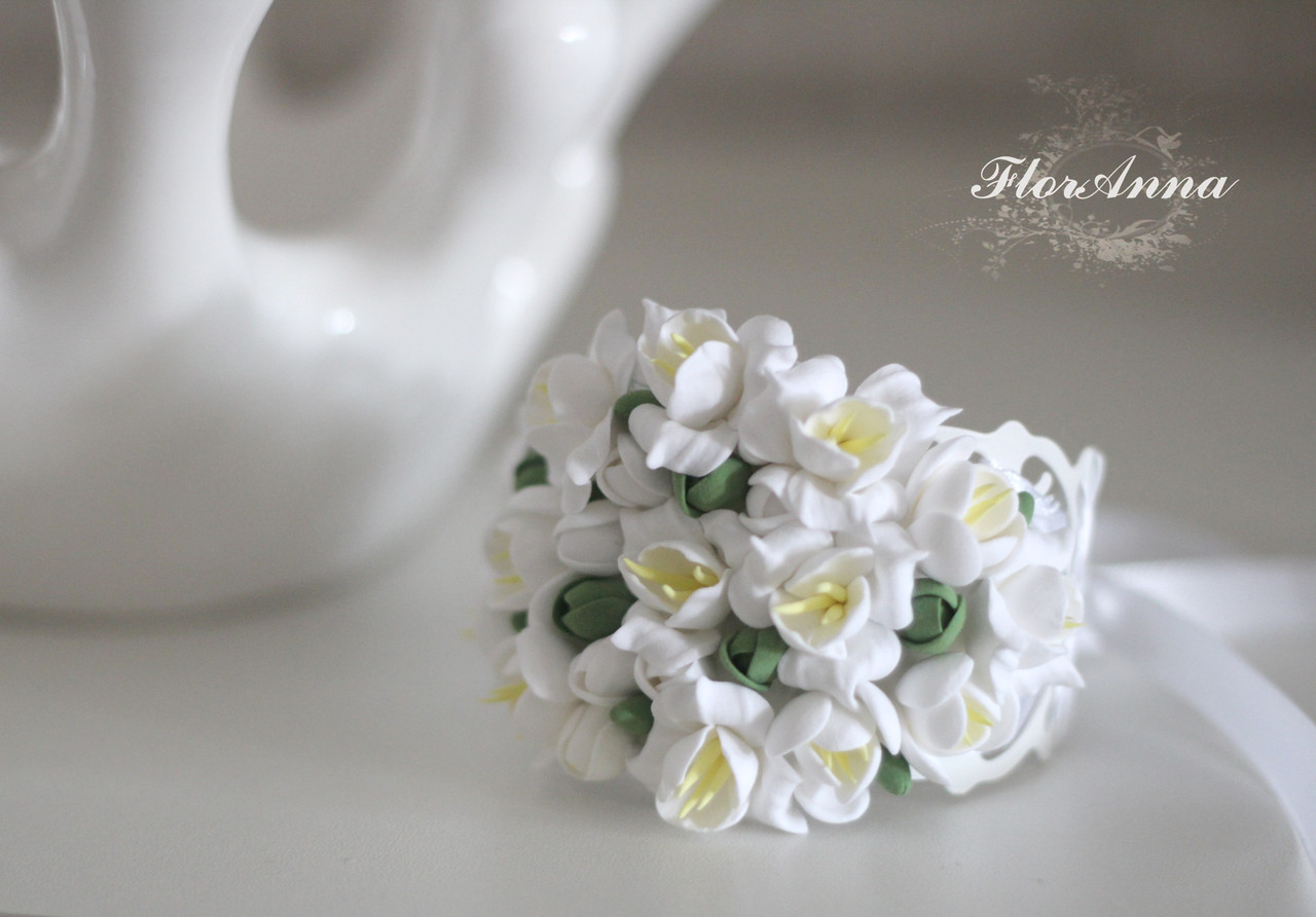 "Білі фрезії" весільний браслет із полімерної глини. Браслет для нареченої або Свідниці