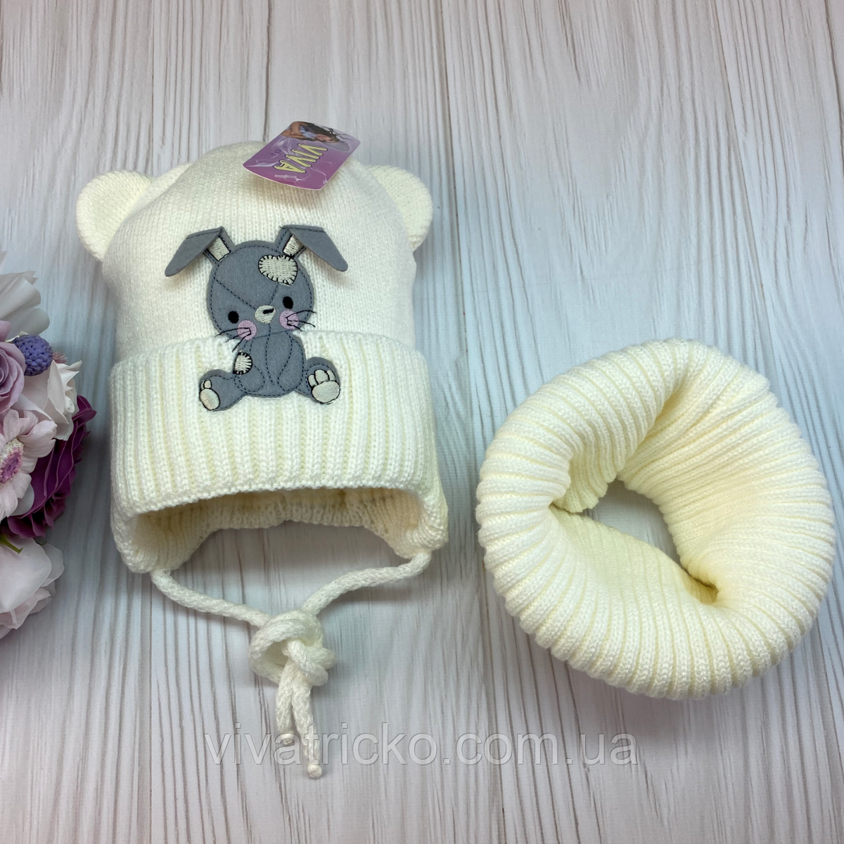 М 91020. Комплект зимовий для дівчинки шапка із зав'язками та баф "Зайчик", різні кольори (6 місяців до 3 років)