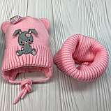 М 91020. Комплект зимовий для дівчинки шапка із зав'язками та баф "Зайчик", різні кольори (6 місяців до 3 років), фото 7