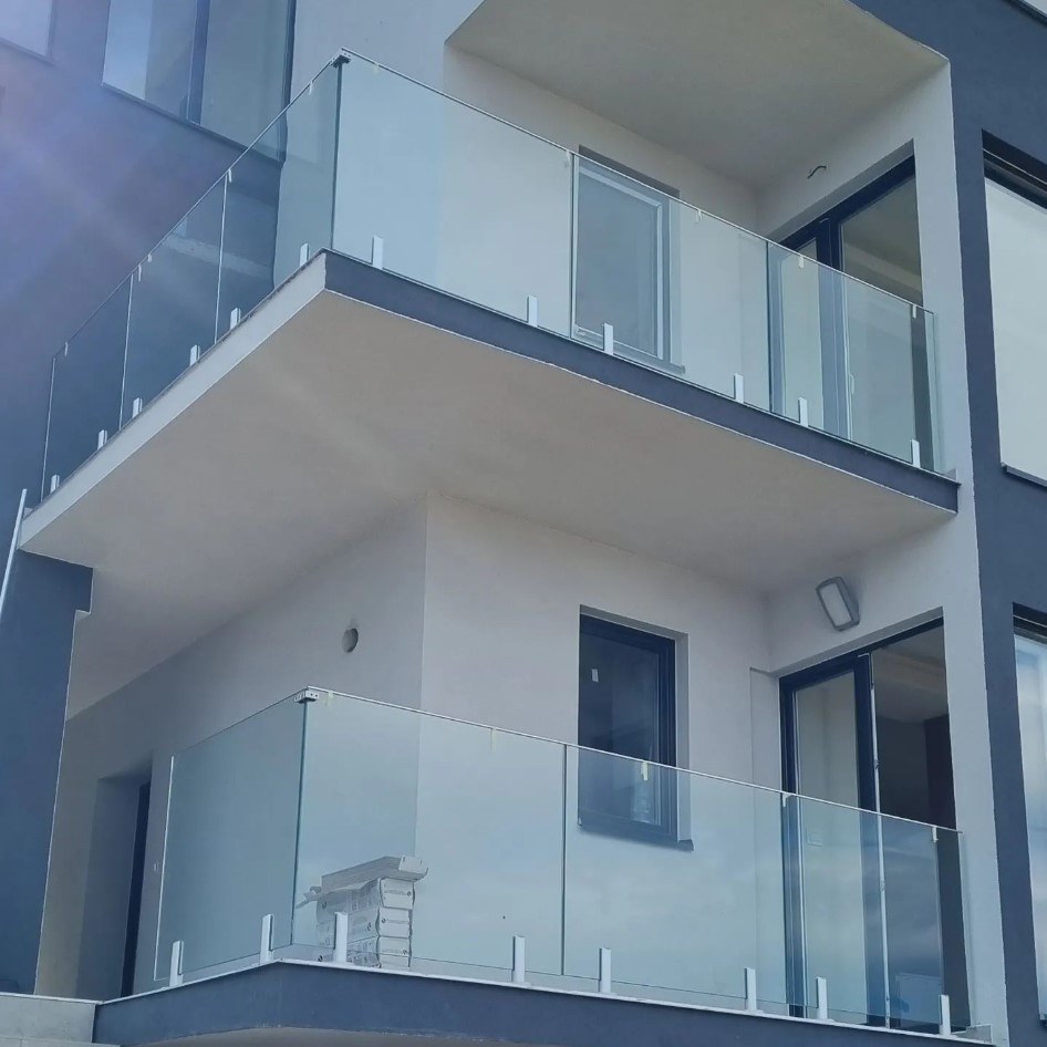 Перила зі скла на балкон на стійках, фото 1