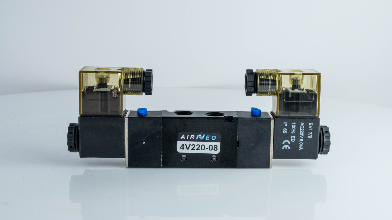 Пневморозподілювач 4V220-08-AC220V