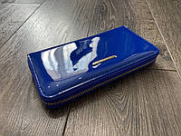 Стильный яркий женский лаковый кошелек на молнии синего цвета Burb