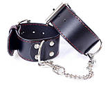 Наручники БДСМ зі штучної шкіри чорного кольору з червоним рядком Fetish Boss Series діаметр 40 мм Кайф, фото 3
