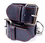 Наручники БДСМ зі штучної шкіри чорного кольору з червоним рядком Fetish Boss Series діаметр 40 мм Кайф, фото 4